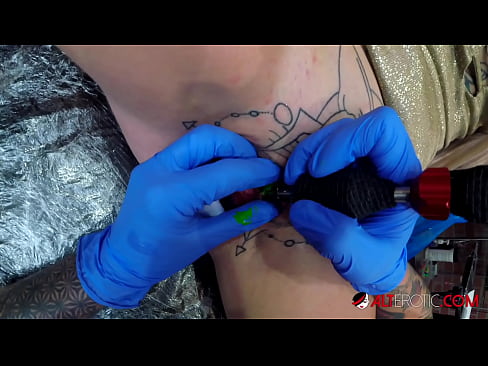 ❤️ Extremamente tatuada, a brasa Sully Savage fez uma tatuagem no seu clítoris ️ Porno vídeo em pt.xxxnd.ru ️❤