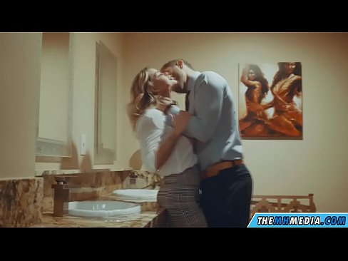 ❤️ Quando uma loira peituda o seduz numa casa de banho pública ️ Porno vídeo em pt.xxxnd.ru ️❤